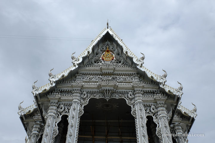 Fronton du Viharn argenté