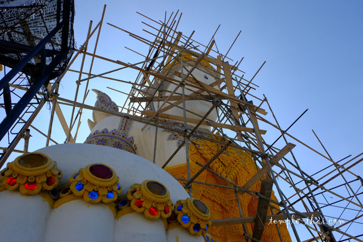 Ornements du bouddha géant paré