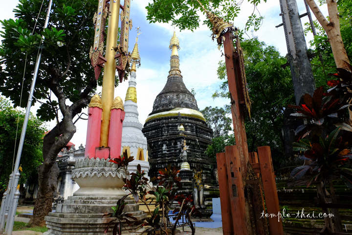Magnifique stupa de style birman