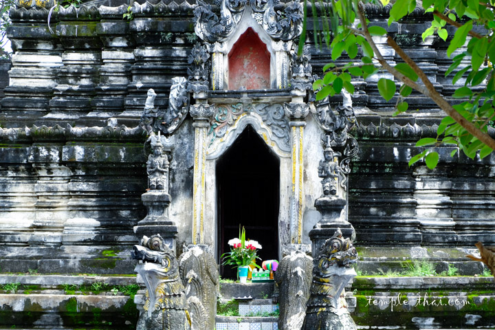 Une niche du stupa