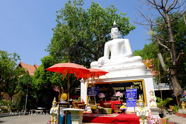 bouddha blanc à Chiang Mai