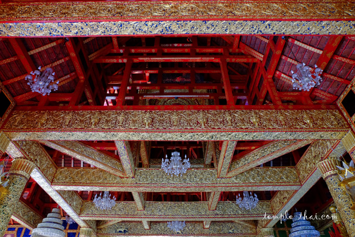 Charpente rouge et dorée