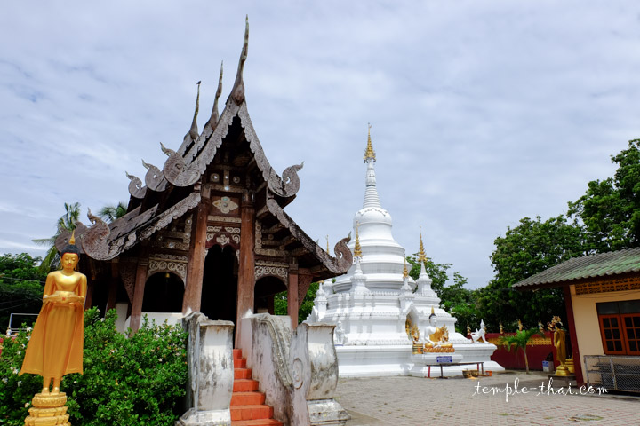 Temple en bois et stupa
