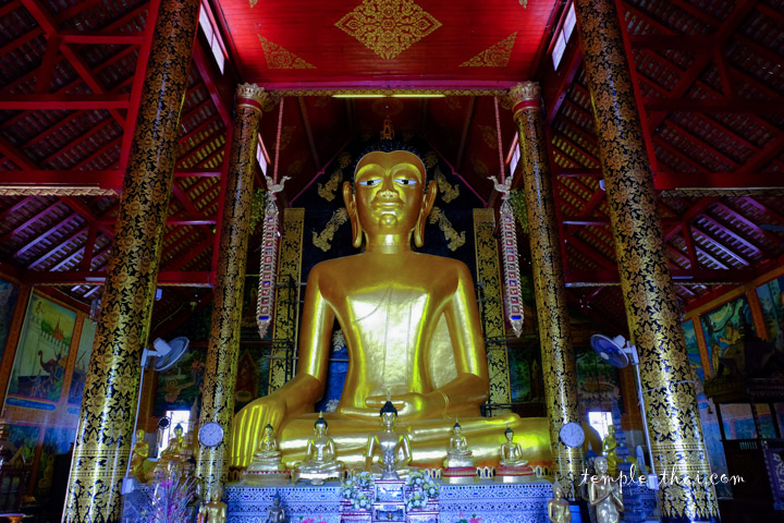 Imposant bouddha doré