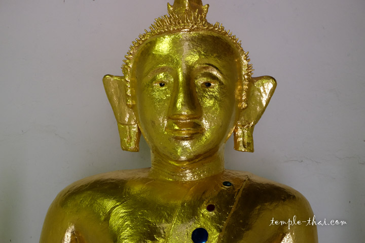 bouddha au regard perplexe