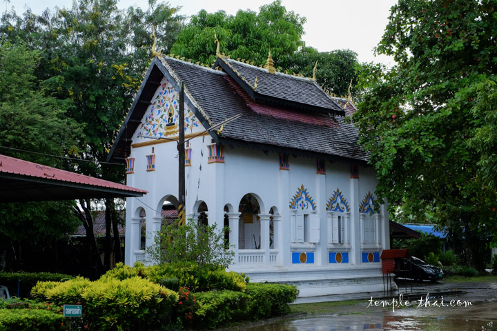 Wat Pho Chai Si Ban Phue