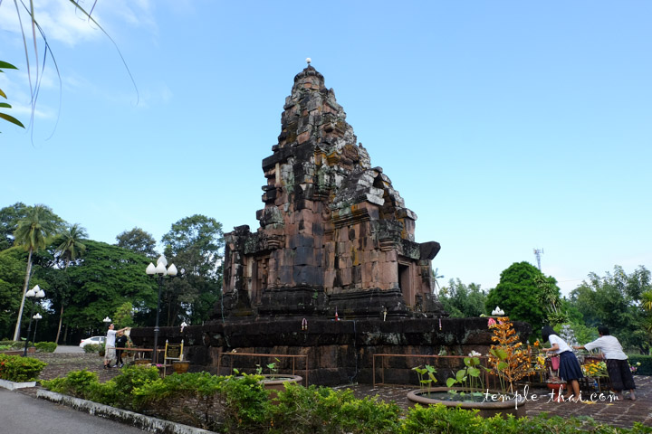 Wat Phrathat Narai Chaeng Waeng