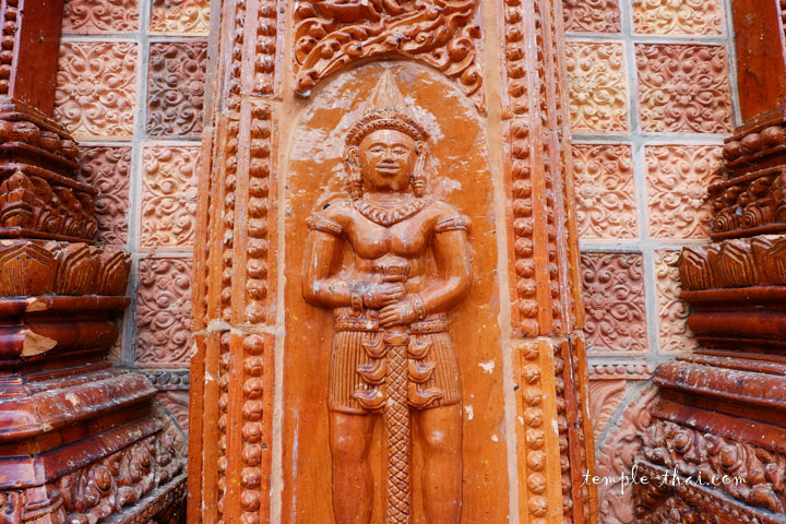 Wat Phu Khao Kaeo