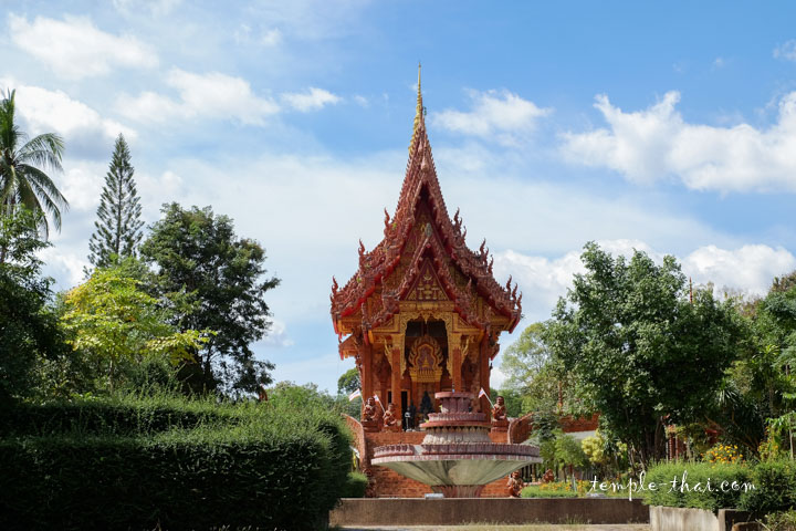 Wat Phu Khao Kaeo