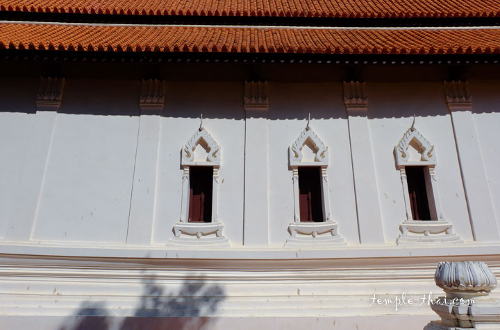 Les trois fenêtres latérales Les trois fenêtres latérales