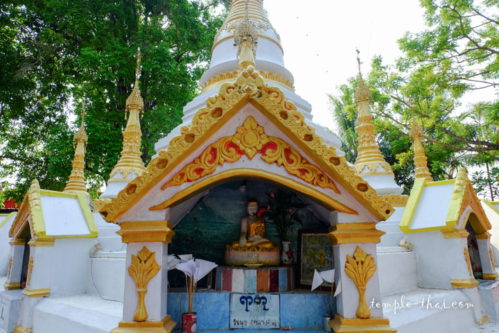 L'une des huit niches entourant le stupa
