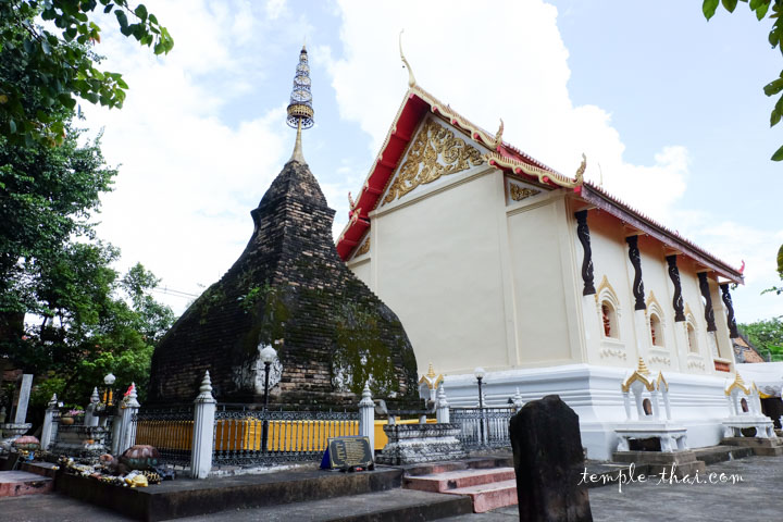 stupa reconstitué et une Sema